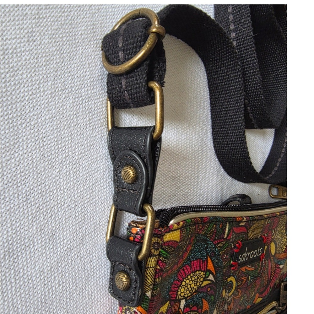 The Sakroots Artist Circle Crossbody Bag Vibrant Rainbow Desert Design Funky - Picture 5 of 9